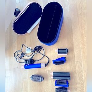 Dyson air wrap - hardly used ! an extra wide oval brush attachment included too.